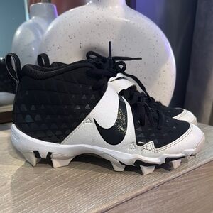 Nike Black and White Sneakers with Modern Athletic Design